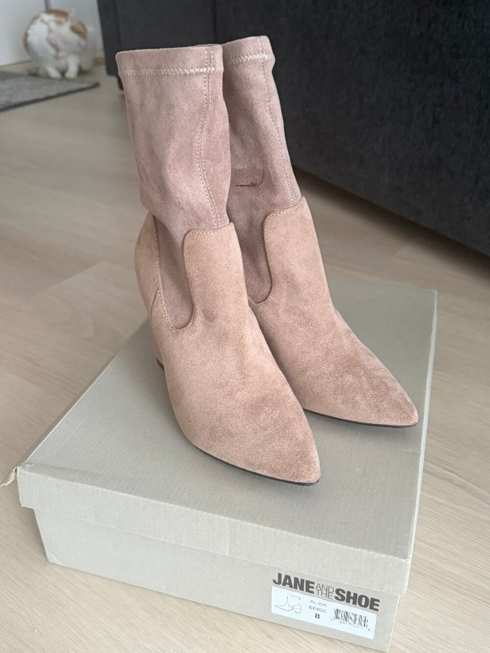 NWT Jane and the Shoe Alisa Beige Ankle Boots Size 8
